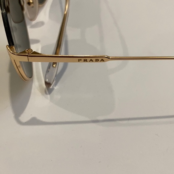 ๐ถ Prada Aviator Sunglasses ๐ถ - Picture 4 of 7